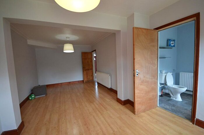 4 Bedroom Semi-Detached House To Rent In Boycroft Avenue, London, NW9