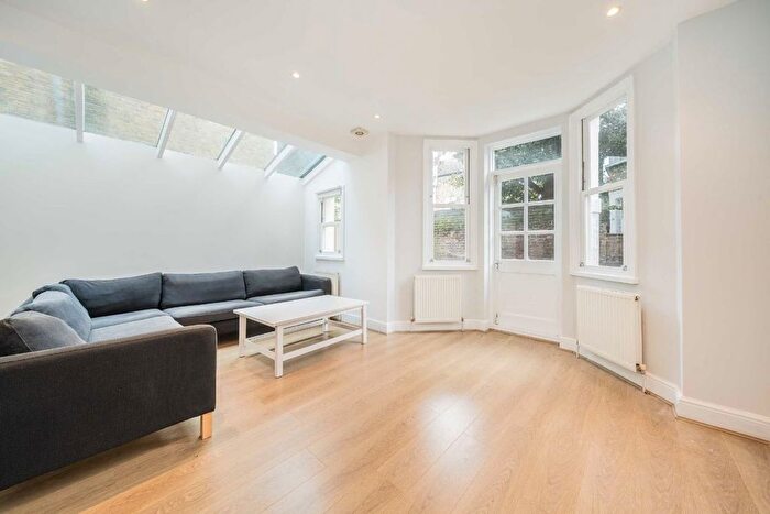 2 Bedroom Flat To Rent In Stapleton Road, London, SW17