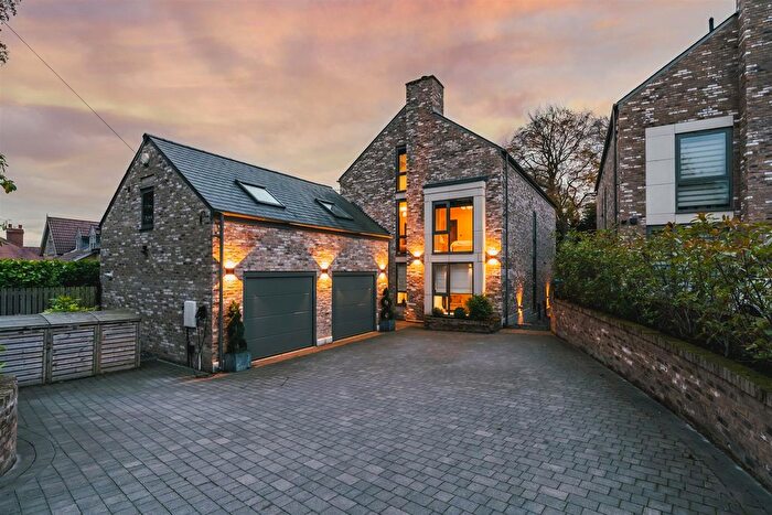 5 Bedroom Detached House For Sale In Whirlow Lane, Sheffield, S11