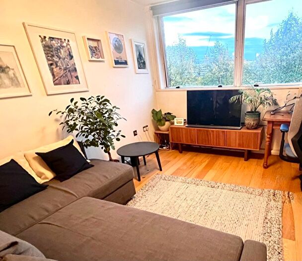 2 Bedroom Flat To Rent In Falcon Point, Hopton Street, SE1