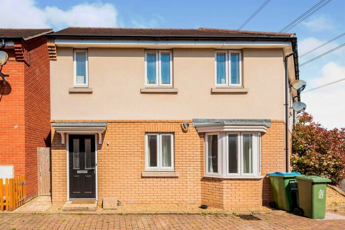 2 Bedroom Maisonette To Rent In Little Ground, Aylesbury HP18