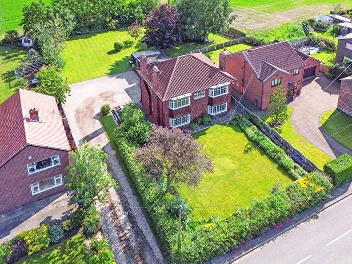 4 Bedroom Detached House For Sale In Hirst Road, Chapel Haddlesey, North Yorkshire, YO8