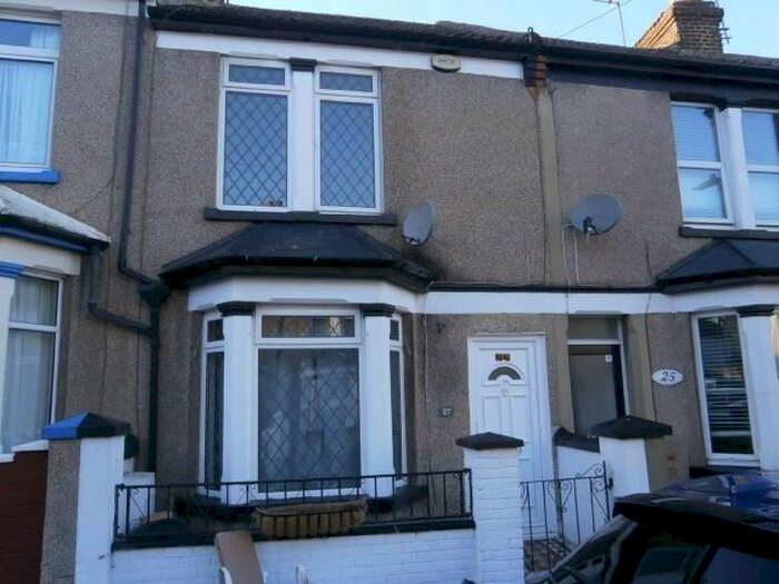 3 Bedroom Terraced House To Rent In Garfield Road, Gillingham ME7