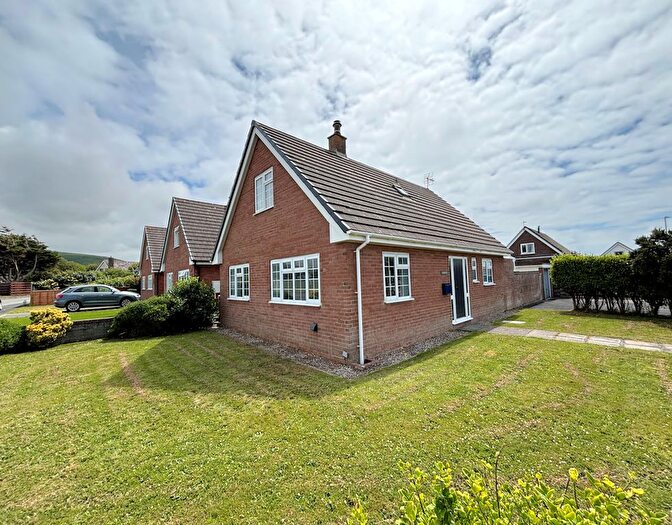3 Bedroom Detached Bungalow For Sale In Tywyn, LL36