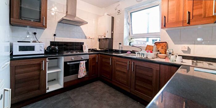 3 Bedroom Maisonette To Rent In St. Stephens Road, London, E3