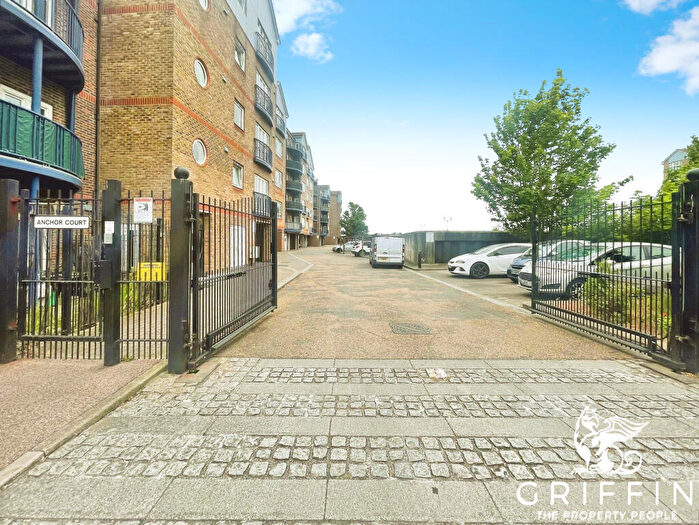 2 Bedroom Flat To Rent In Argent Street, Grays, RM17