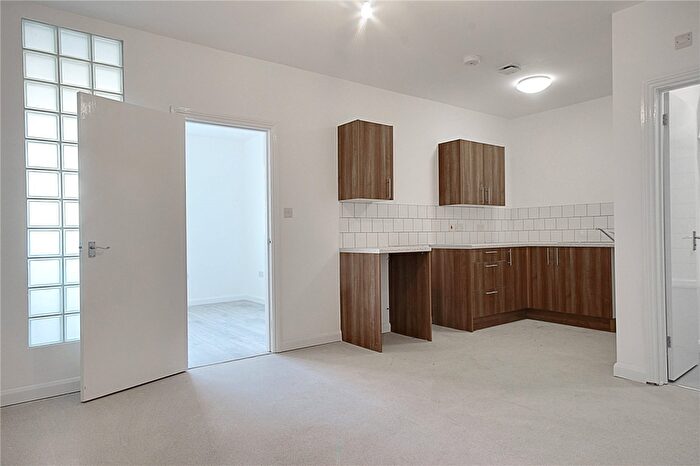1 Bedroom Flat To Rent In Crown Road, Enfield, EN1
