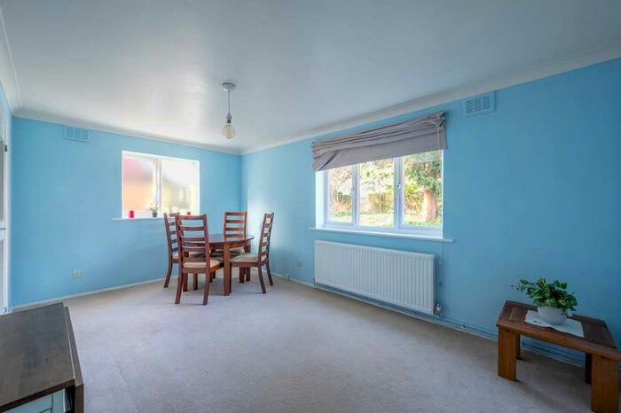 1 Bedroom Flat To Rent In Augustus Road, Putney, SW19
