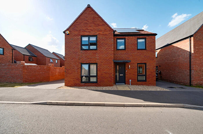 4 Bedroom Detached House For Sale In Rowan Bank, Houghton Regis, Dunstable, LU5