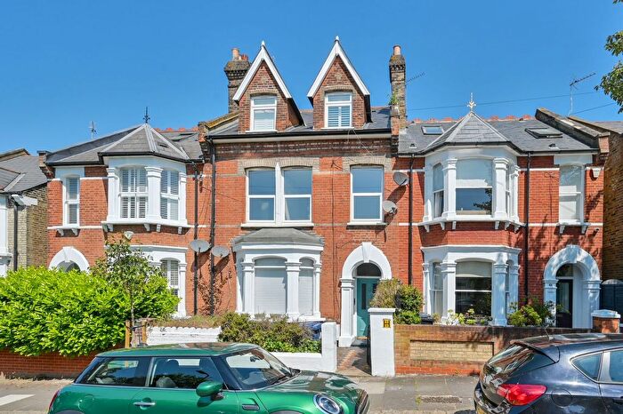 2 Bedroom Flat To Rent In Brougham Road, Acton, London, W3