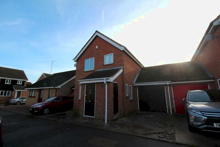 3 Bedroom Detached House To Rent In Menzies Avenue, SS15