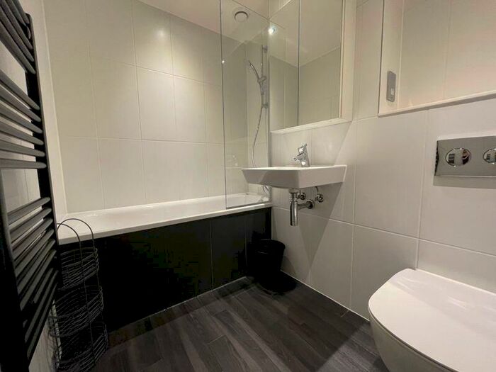 2 Bedroom Apartment To Rent In Hadrians Tower, Rutherford Street, Newcastle Upon Tyne, NE4