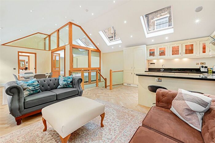3 Bedroom Mews To Rent In Moreton Terrace Mews South, Pimlico, London, SW1V