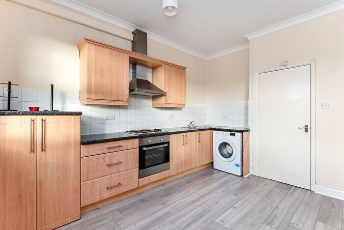 1 Bedroom Flat To Rent In Davisville Road, London, W12