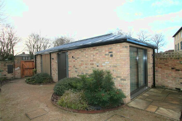 1 Bedroom Bungalow To Rent In New Square, Cambridge, Cambridgeshire, CB1