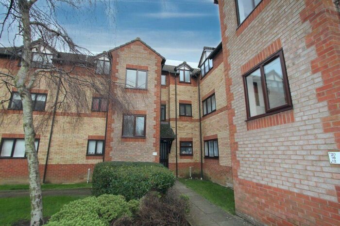 2 Bedroom Apartment To Rent In Longworth Close, Banbury, Oxon, OX16