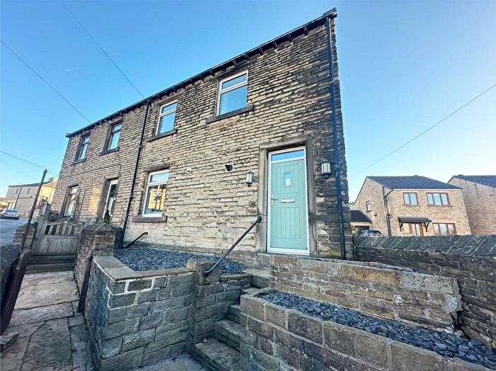 2 Bedroom Terraced House To Rent In Shop Lane, Huddersfield, HD5