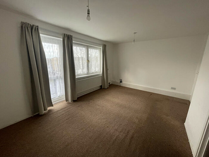 3 Bedroom Flat To Rent In Leadbetter Court, NW10