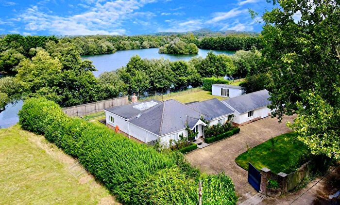 4 Bedroom Bungalow For Sale In Snails Lane, Blashford, Ringwood, BH24