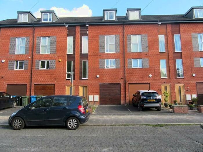 4 Bedroom Town House To Rent In Northumberland Road, Old Trafford, Manchester., M16