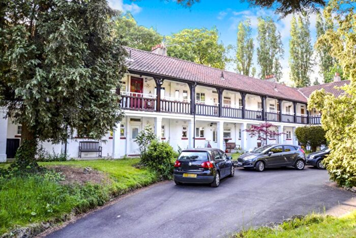 2 Bedroom Flat To Rent In Drummond Gardens, Christ Church Mount, Epsom, KT19