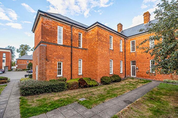 2 Bedroom Flat For Sale In Longley Road, Chichester, PO19