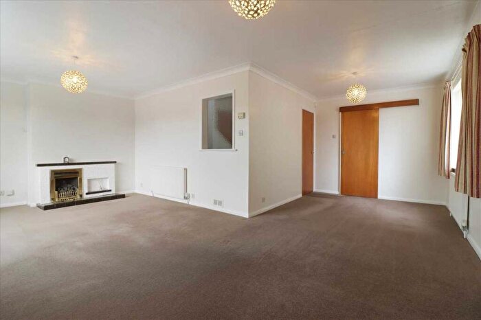 2 Bedroom Detached House To Rent In Belvedere Close, Somersall, S40