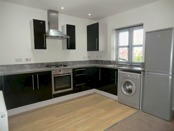 1 Bedroom Flat To Rent In Village Green Way, Kingswood, Hull, HU7