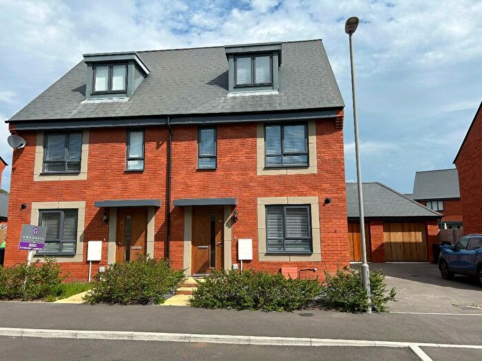 3 Bedroom Semi-Detached House To Rent In Arcadius Way, BS31