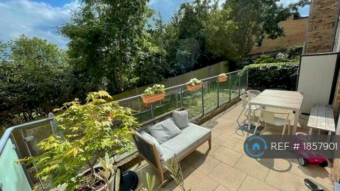 2 Bedroom Flat To Rent In Brockley Park, London, SE23