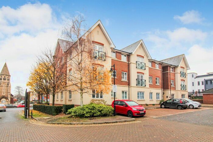 2 Bedroom Flat To Rent In Viridian Square, Aylesbury, HP21