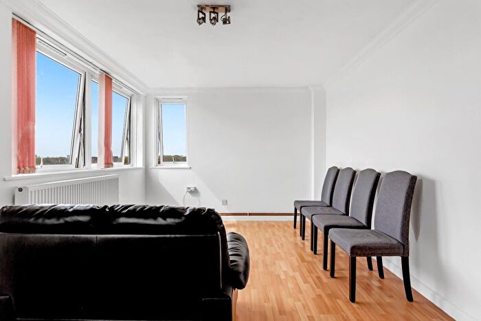 2 Bedroom Flat To Rent In Milton Garden Estate, London, N16