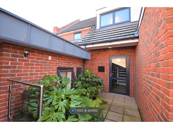 7 Bedroom End Of Terrace House To Rent In Hillside Court, Reading, RG1