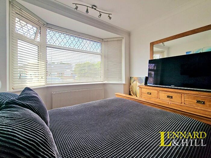 2 Bedroom Detached Bungalow For Sale In King Edward Drive, Woodside, RM16
