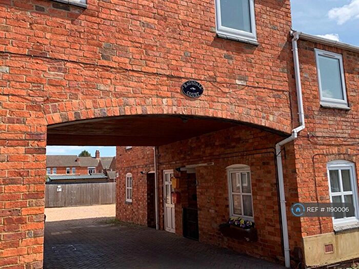 2 Bedroom Flat To Rent In Ragsdale Court, Rothwell, NN14