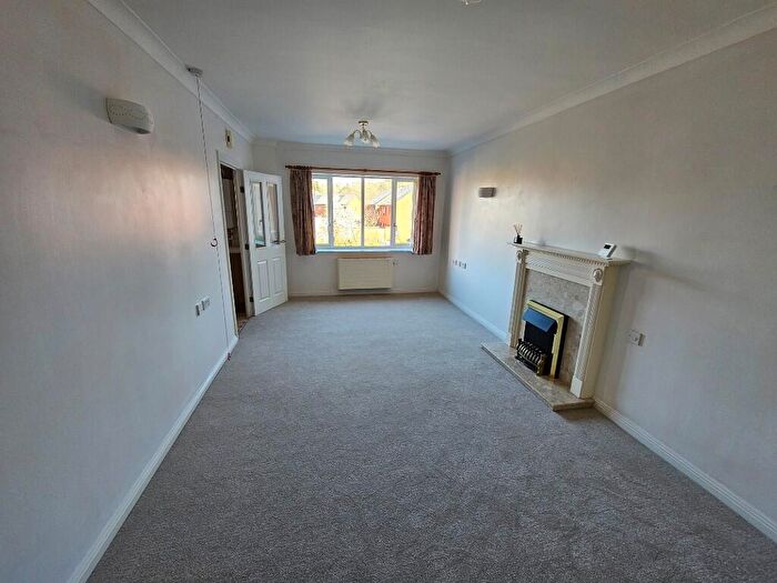 1 Bedroom Flat For Sale In Brook Court, Burcot Lane, Bromsgrove, Worcs, B60