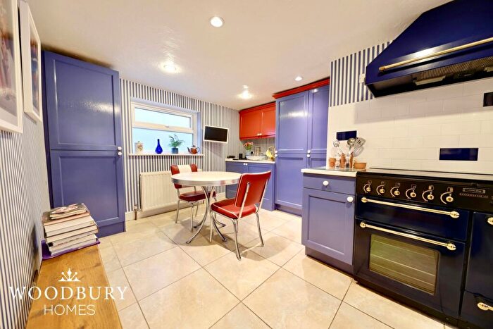 2 Bedroom Detached House For Sale In Baldwins Hill, Loughton, IG10