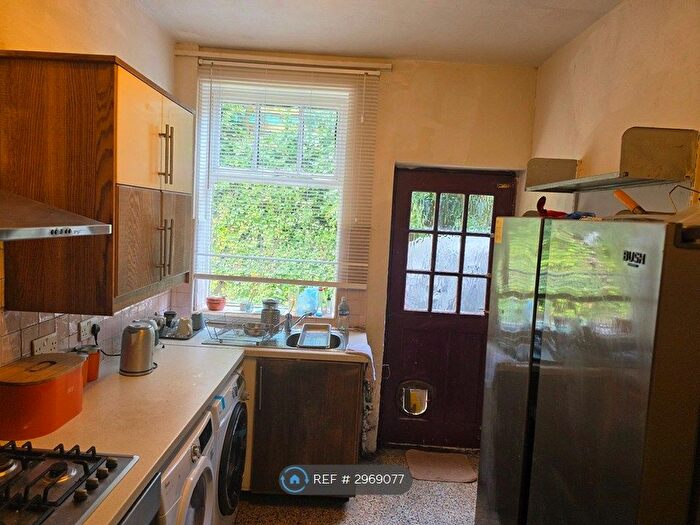 5 Bedroom Semi-Detached House To Rent In Hartshill Road, Stoke-On-Trent, ST4