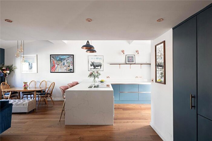 4 Bedroom Apartment For Sale In Waterson Street, Shoreditch, London, E2