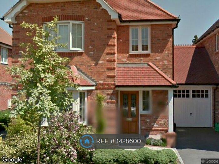 4 Bedroom Detached House To Rent In Chaffey Close, Woodley, Reading, RG5