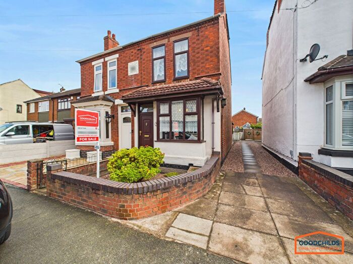 3 Bedroom Semi-Detached House For Sale In Hednesford Road, Brownhills, WS8