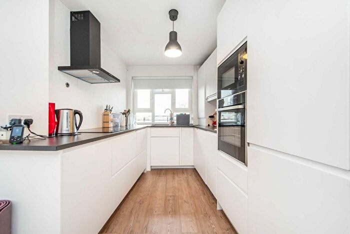 2 Bedroom Flat To Rent In Peterborough Road, London, SW6