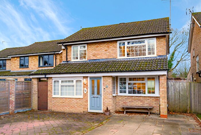 4 Bedroom Detached House For Sale In Maplefield, Park Street, AL2