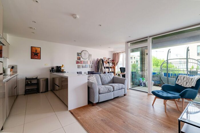 2 Bedroom Flat For Sale In Peartree Way, London, SE10