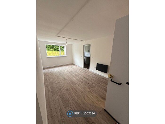 1 Bedroom Flat To Rent In Mint Street, Bradford, BD2