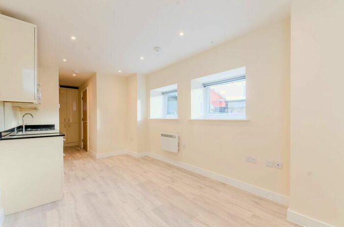 Studio To Rent In Brixton Road, Brixton, London, SW9