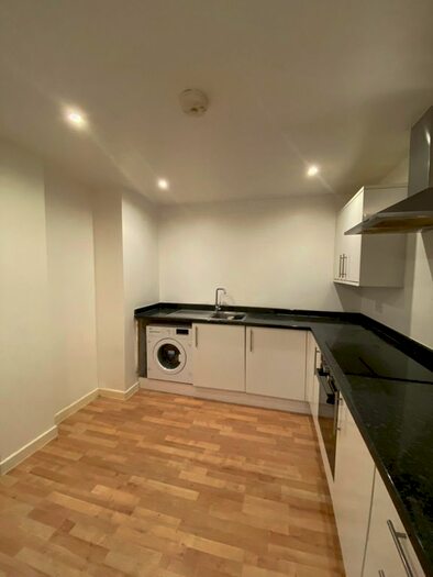 1 Bedroom Flat To Rent In Mitcham Road, London, SW17