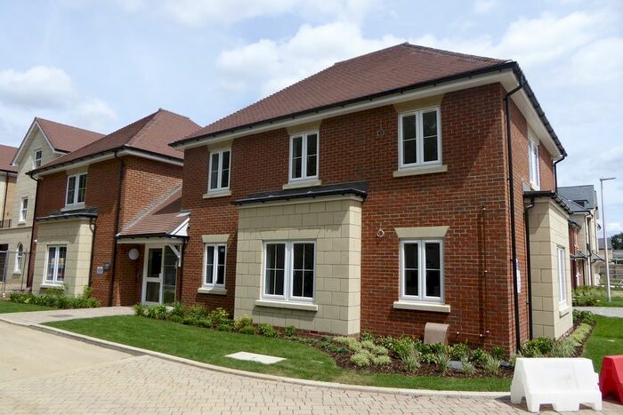 1 Bedroom Flat To Rent In Reservoir Crescent, Reading, RG1