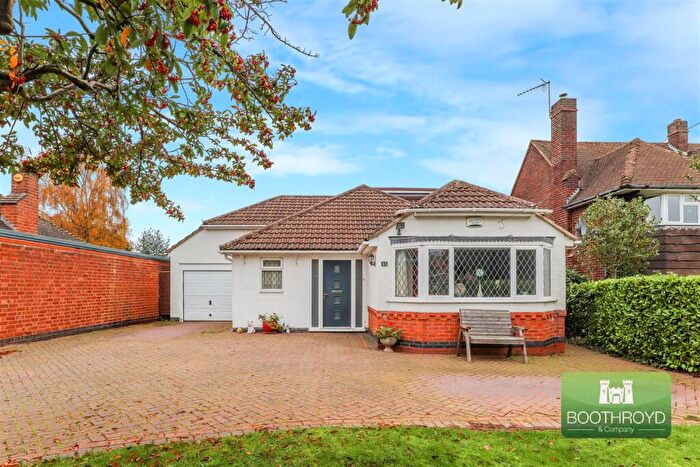 2 Bedroom Detached Bungalow For Sale In Highland Road, Kenilworth, CV8