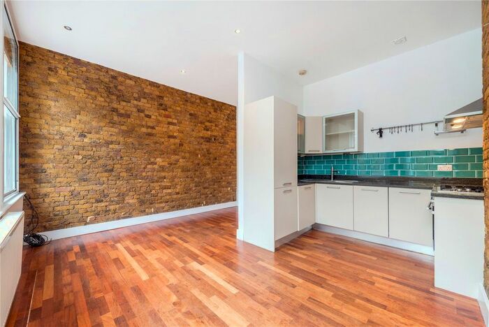 2 Bedroom Flat To Rent In Upper Richmond Road, Putney, SW15